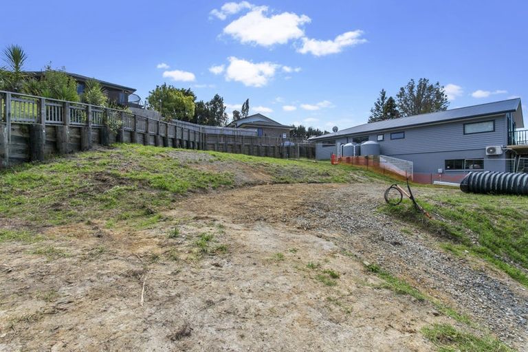 Photo of property in 8 Kaihuia Lane, Oratia, Auckland, 0604