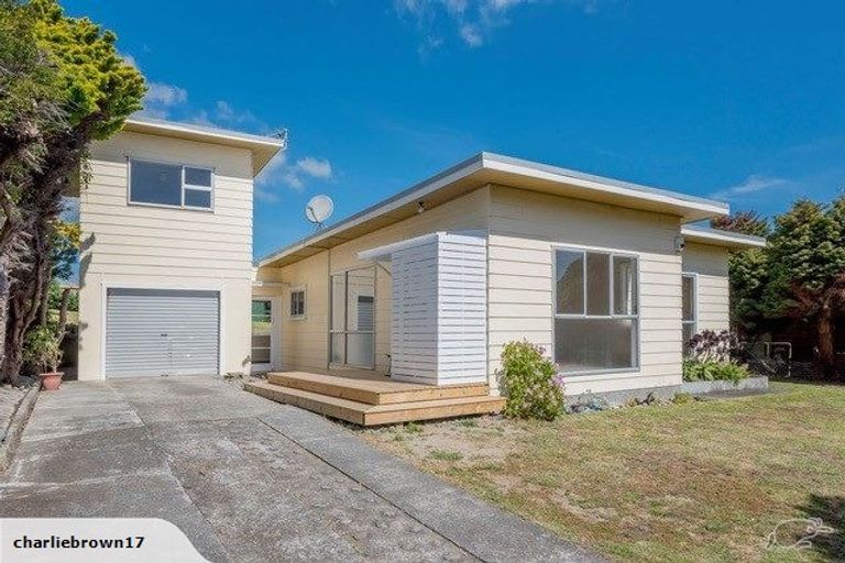 Photo of property in 10 Mahoe Street, Otaki Beach, Otaki, 5512