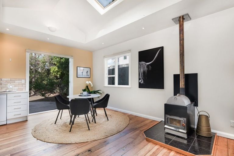 Photo of property in 27 Hinau Street, Eastbourne, Lower Hutt, 5013