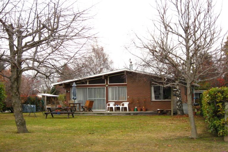 Photo of property in 2 Thomson Street, Arrowtown, 9302