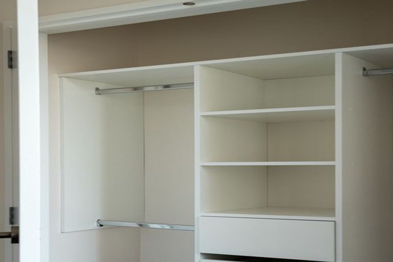 Photo of property in 1b Taupiko Place, Green Bay, Auckland, 0604