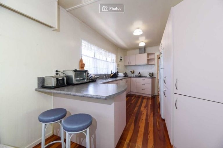 Photo of property in 27 Crompton Road, Massey, Auckland, 0614
