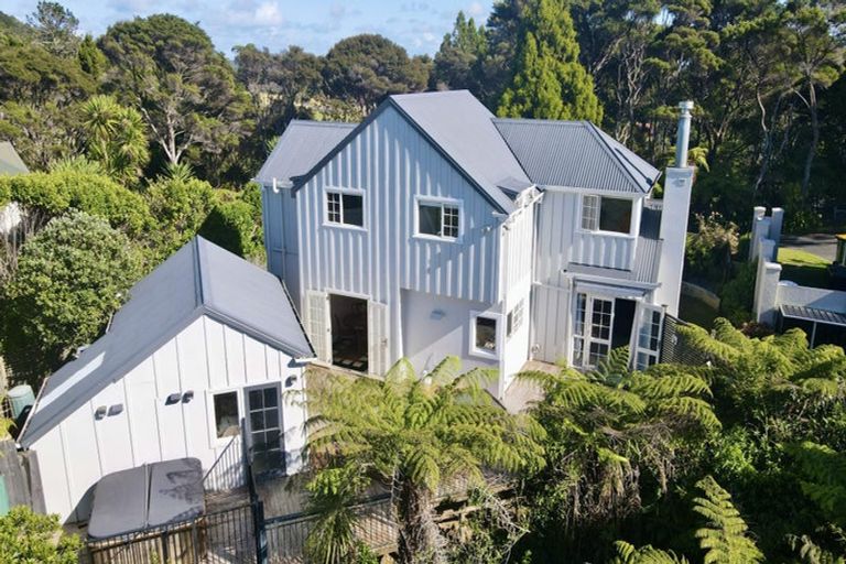 Photo of property in 1032 Scenic Drive North, Swanson, Auckland, 0816