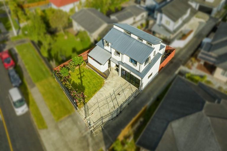 Photo of property in 5a Woodside Road, Massey, Auckland, 0614