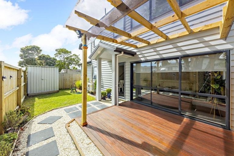 Photo of property in 3a Hinton Place, Weymouth, Auckland, 2103