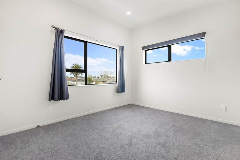 Photo of property in 52a Convair Crescent, Mangere, Auckland, 2022