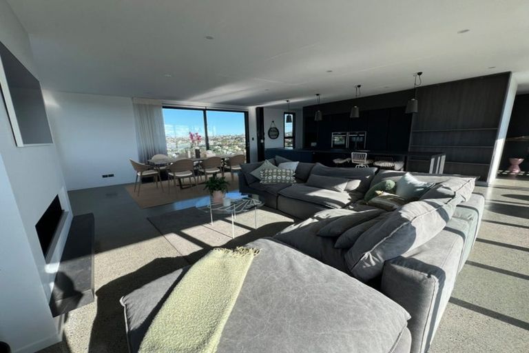 Photo of property in 11b Montgomery Avenue, Rothesay Bay, Auckland, 0630