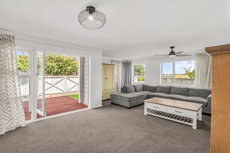 Photo of property in 11 Leander Place, Milson, Palmerston North, 4414