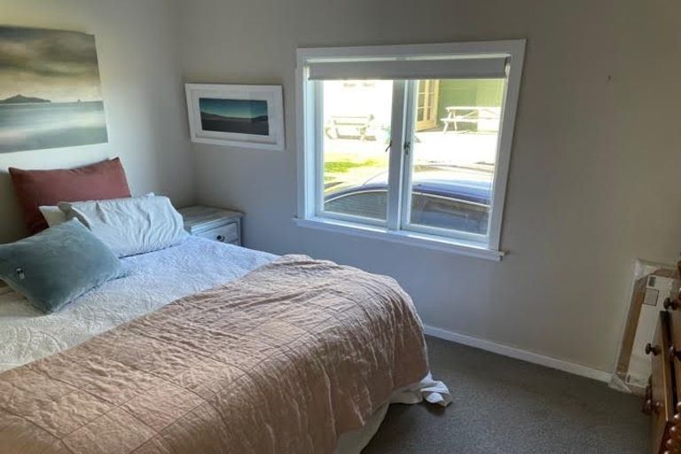 Photo of property in 10 Domain Crescent, Muriwai, Waimauku, 0881