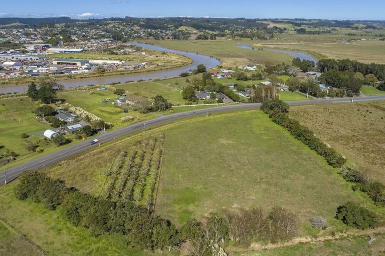 Photo of property in 37 Te Pua School Road, Helensville, 0875