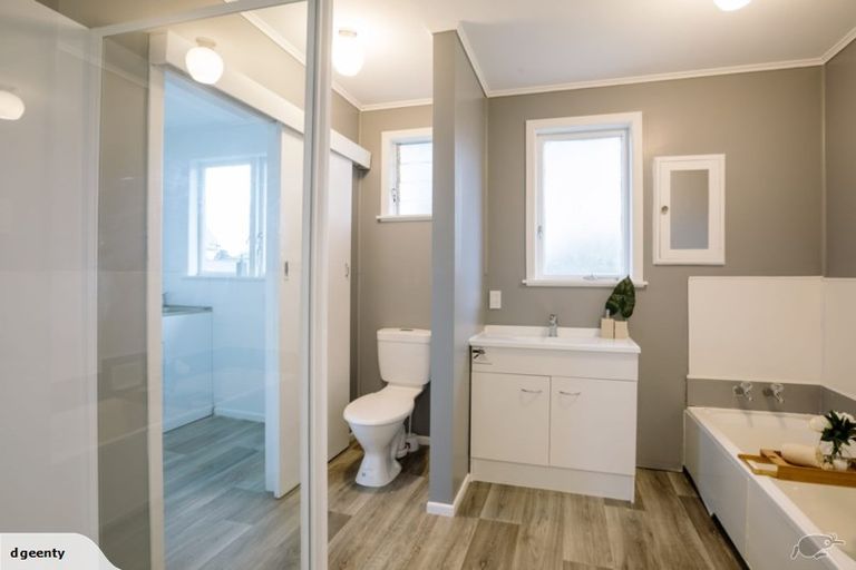 Photo of property in 79 Collins Road, Melville, Hamilton, 3206