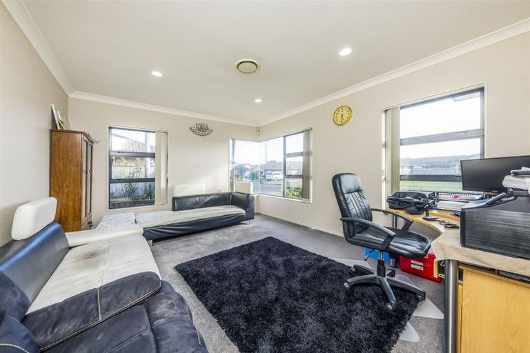 Photo of property in 18 Aberdeen Crescent, Wattle Downs, Auckland, 2103