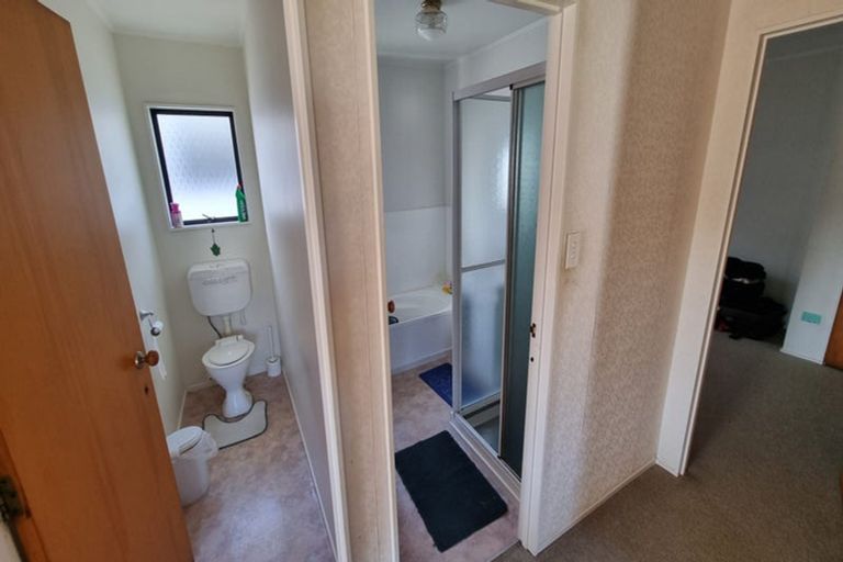 Photo of property in 1/69 Trias Road, Totara Vale, Auckland, 0629