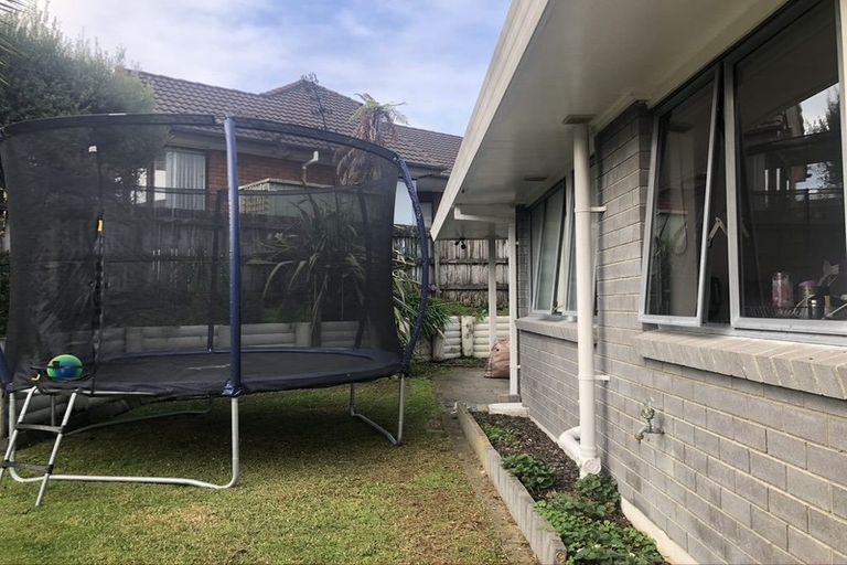 Photo of property in 2/4 Currell Way, Somerville, Auckland, 2014