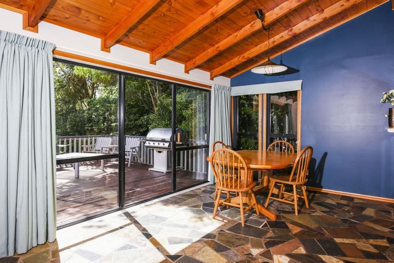 Photo of property in 39 Turanga Road, Henderson Valley, Auckland, 0612