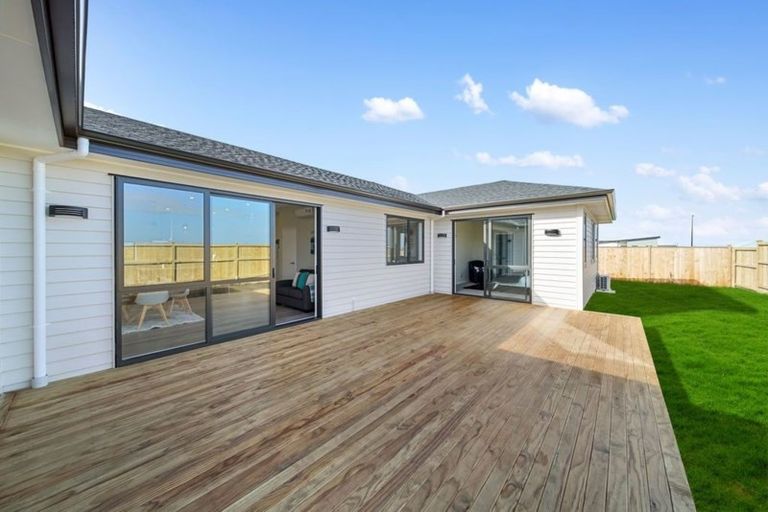 Photo of property in 3 Captain Rings Drive, Papakura, 2110