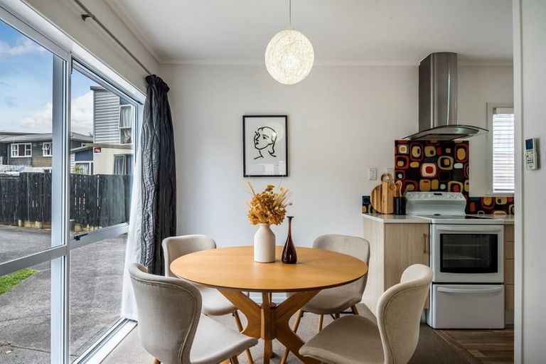 Photo of property in 14a Saffron Street, Birkdale, Auckland, 0626