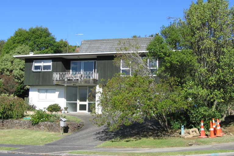 Photo of property in 9 Oaktree Avenue, Browns Bay, Auckland, 0630