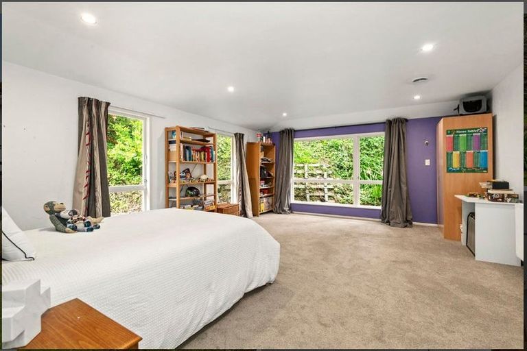 Photo of property in 1 Westhaven Drive, Tawa, Wellington, 5028