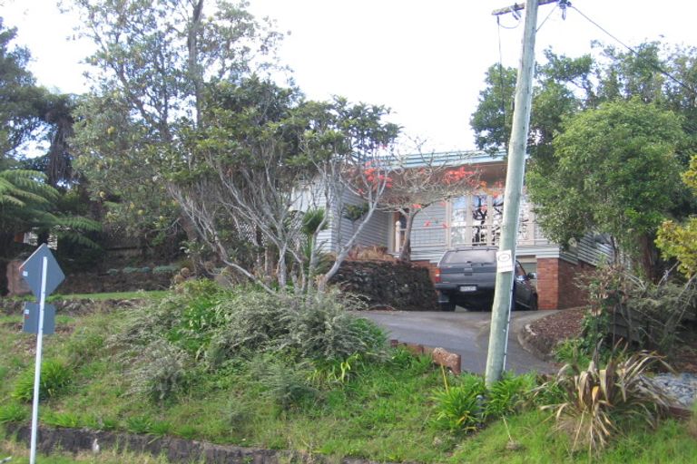 Photo of property in 94 Woodlands Park Road, Titirangi, Auckland, 0604