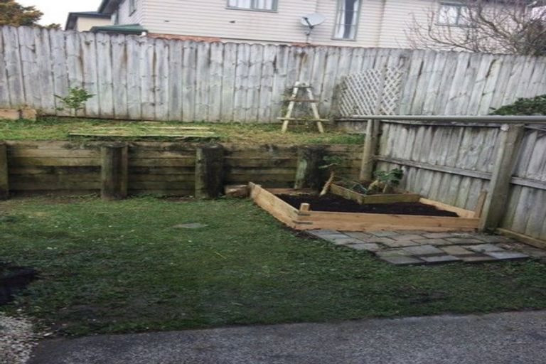 Photo of property in 20 Brashier Circle, Sunnyvale, Auckland, 0612