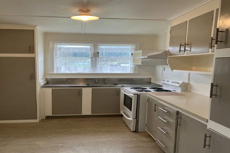 Photo of property in 8 Bird Grove, Stokes Valley, Lower Hutt, 5019