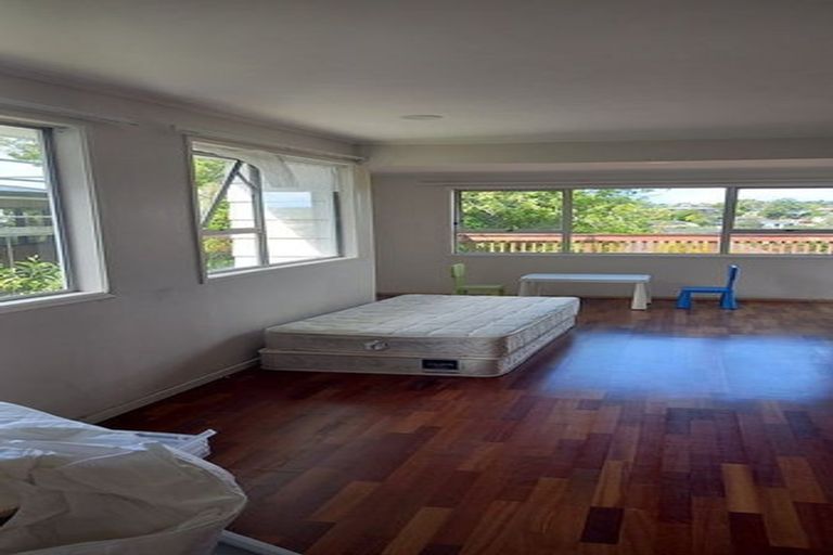 Photo of property in 10 Aralia Road, Sunnynook, Auckland, 0620