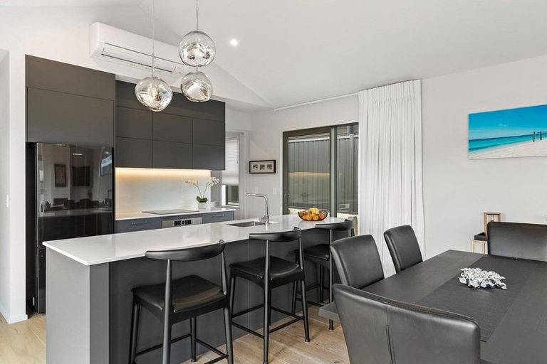 Photo of property in 8 The Heights Avenue, Wanaka, 9305