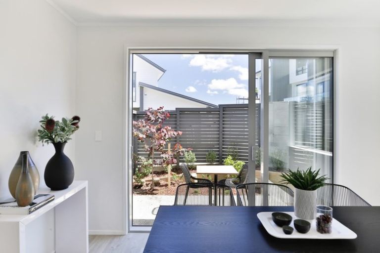 Photo of property in 10a Lyndhurst Road, Tawa, Wellington, 5028