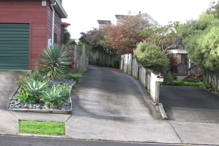 Photo of property in 2 Jay Court, Botany Downs, Auckland, 2010