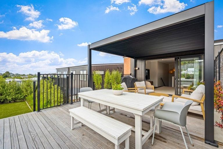 Photo of property in 30a Kukuwai Avenue, Red Beach, 0932
