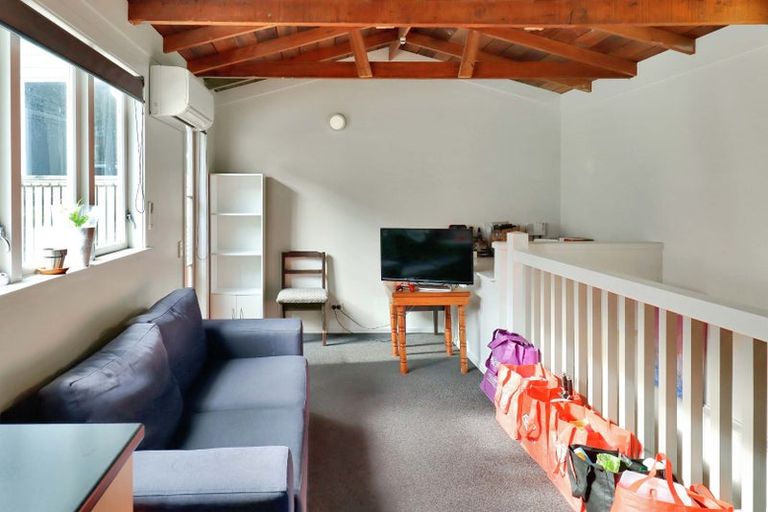 Photo of property in 289 The Terrace, Te Aro, Wellington, 6011