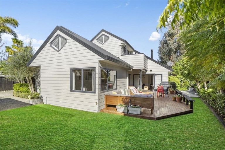 Photo of property in 2/8 Phillip Parade, Forrest Hill, Auckland, 0620