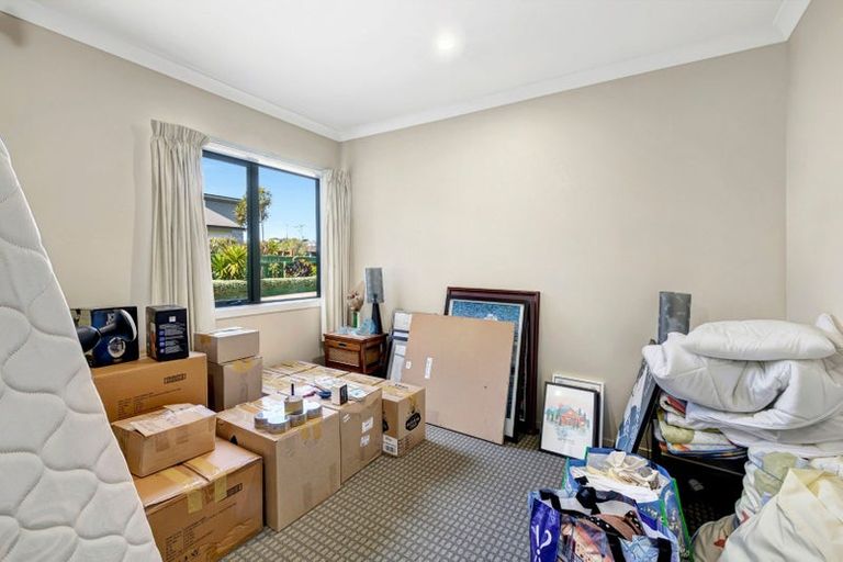 Photo of property in 13 Greenstone Place, Aotea, Porirua, 5024