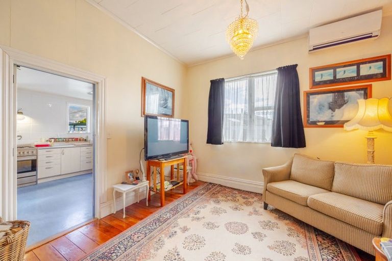 Photo of property in 19 Saint Clair Street, Takapau, 4203