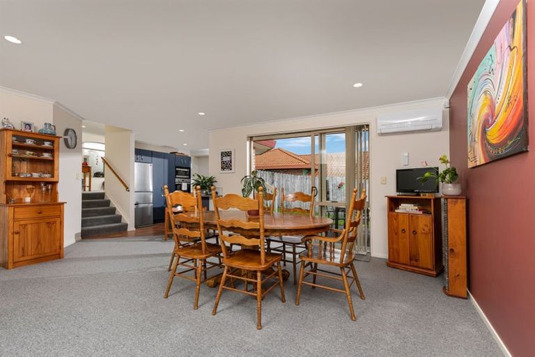 Photo of property in 27 View Ridge Drive, Ranui, Auckland, 0612