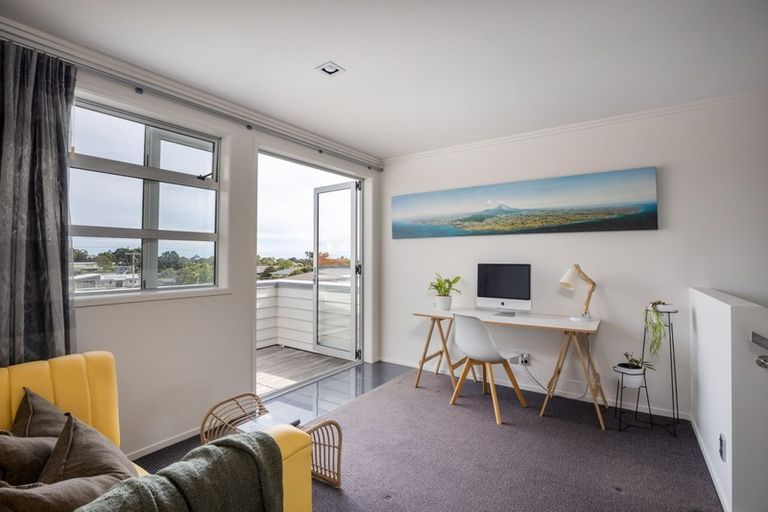 Photo of property in 9b Chilman Street, Strandon, New Plymouth, 4312