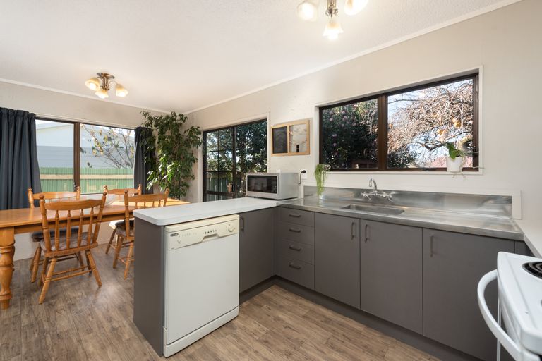 Photo of property in 14 College Place, Poike, Tauranga, 3112