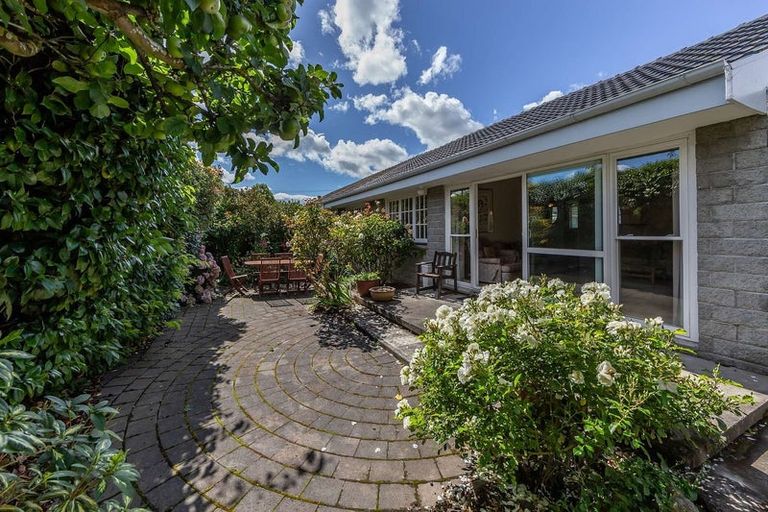 Photo of property in 2/75 Garreg Road, Bryndwr, Christchurch, 8052