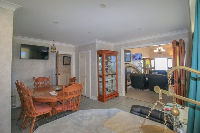 Photo of property in 160 Marine Parade, Bluff, 9814