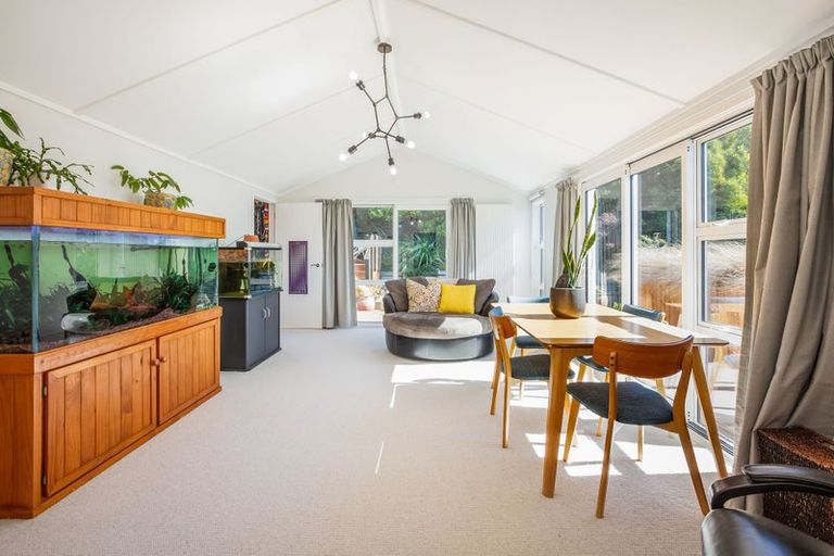 Photo of property in 2/11 Mervyn Place, Plimmerton, Porirua, 5026