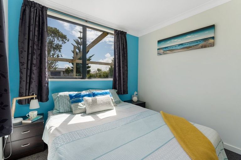 Photo of property in 8 Sand Dune Grove, Waikawa Beach, Manakau, 5573