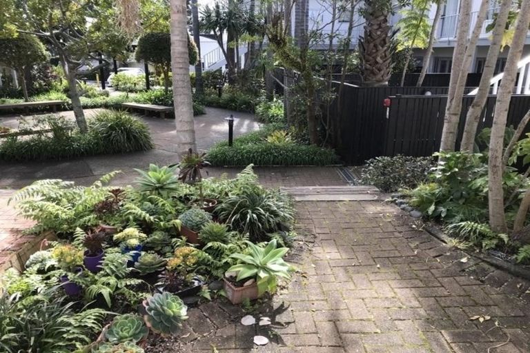 Photo of property in 3/72 Kitchener Road, Milford, Auckland, 0620