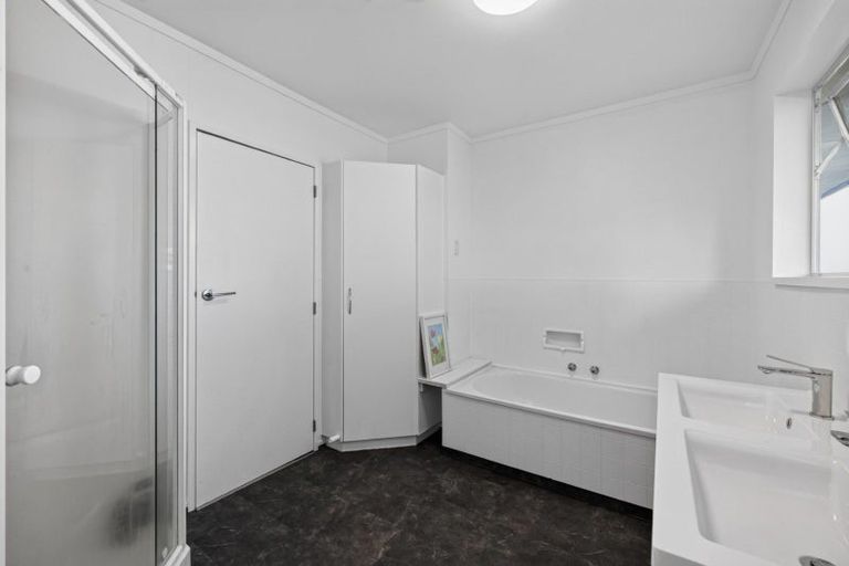 Photo of property in 16 Sunny Bay Road, Matua, Tauranga, 3110