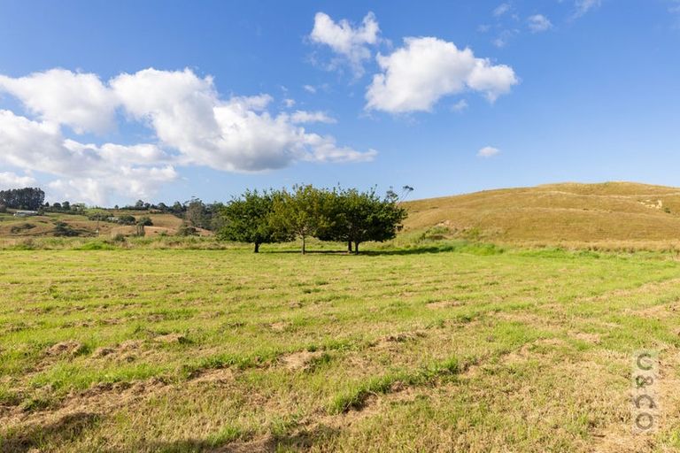 Photo of property in 76 Awaroa Road, Helensville, 0800