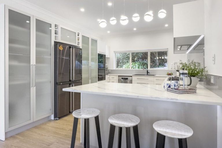 Photo of property in 7 Hobbs Road, Matakatia, Whangaparaoa, 0930