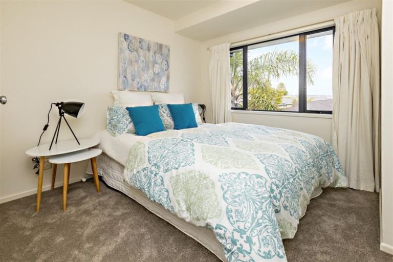 Photo of property in 23/2 Armoy Drive, East Tamaki, Auckland, 2016
