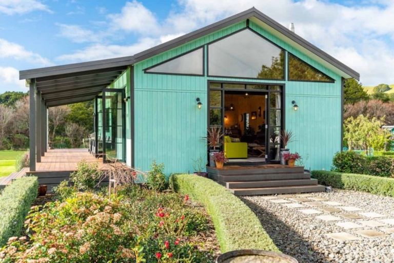 Photo of property in 22 Wairere Valley Road, Paparoa, 0571