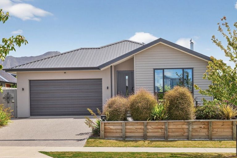 Photo of property in 11 Tahi Street, Albert Town, Wanaka, 9305