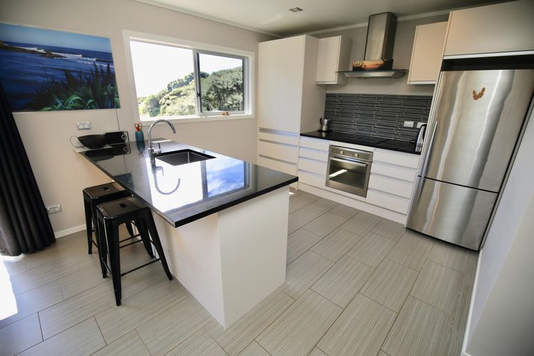 Photo of property in 33 Whaanga Road, Raglan, 3297